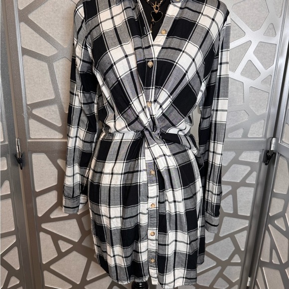 Abercrombie & Fitch Monochrome Plaid Long Sleeve Dress - Picture 1 of 10